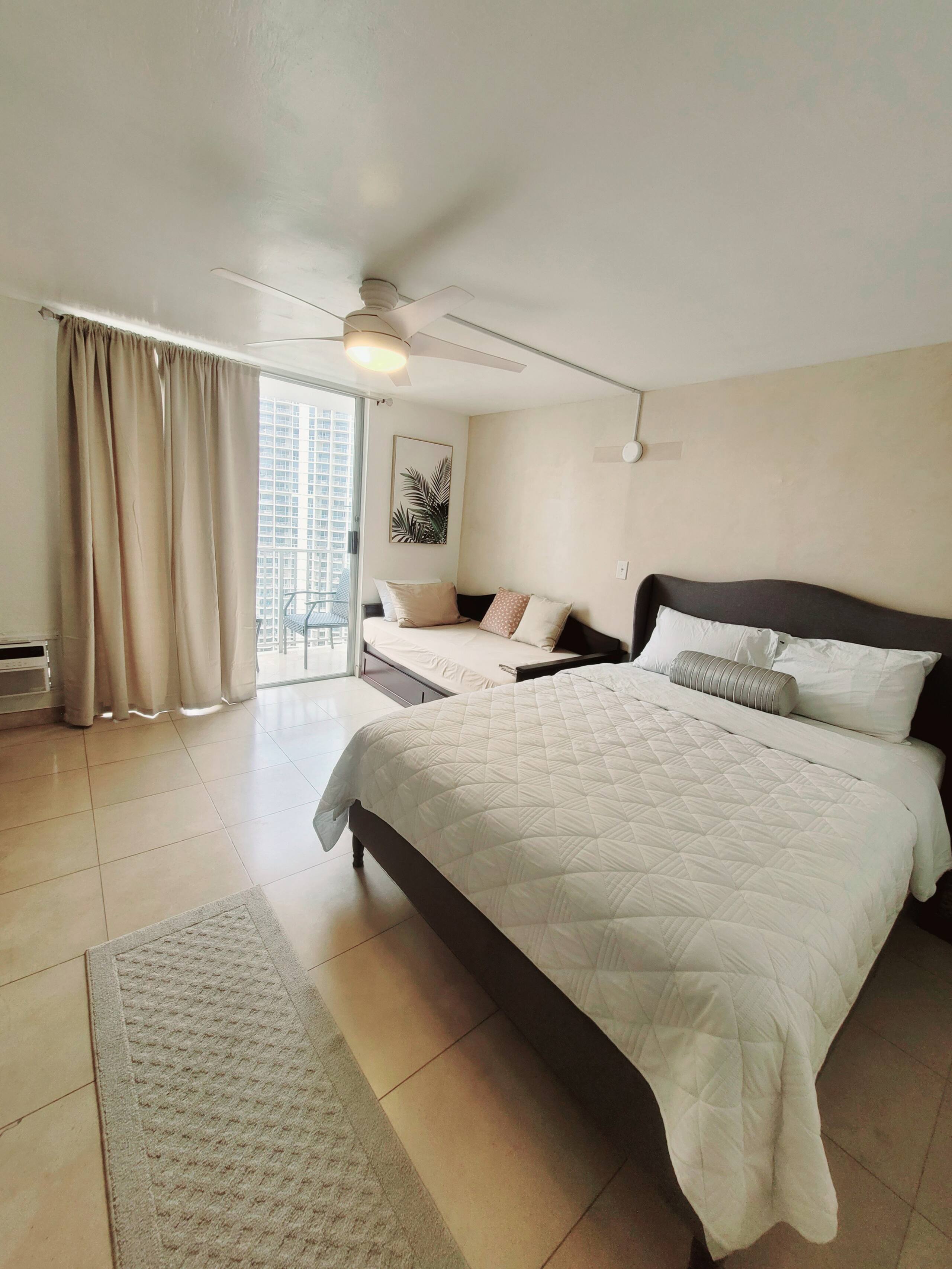 Condo in Honolulu · ★4.97 · Studio · 2 beds · 1 private bath - Image 9