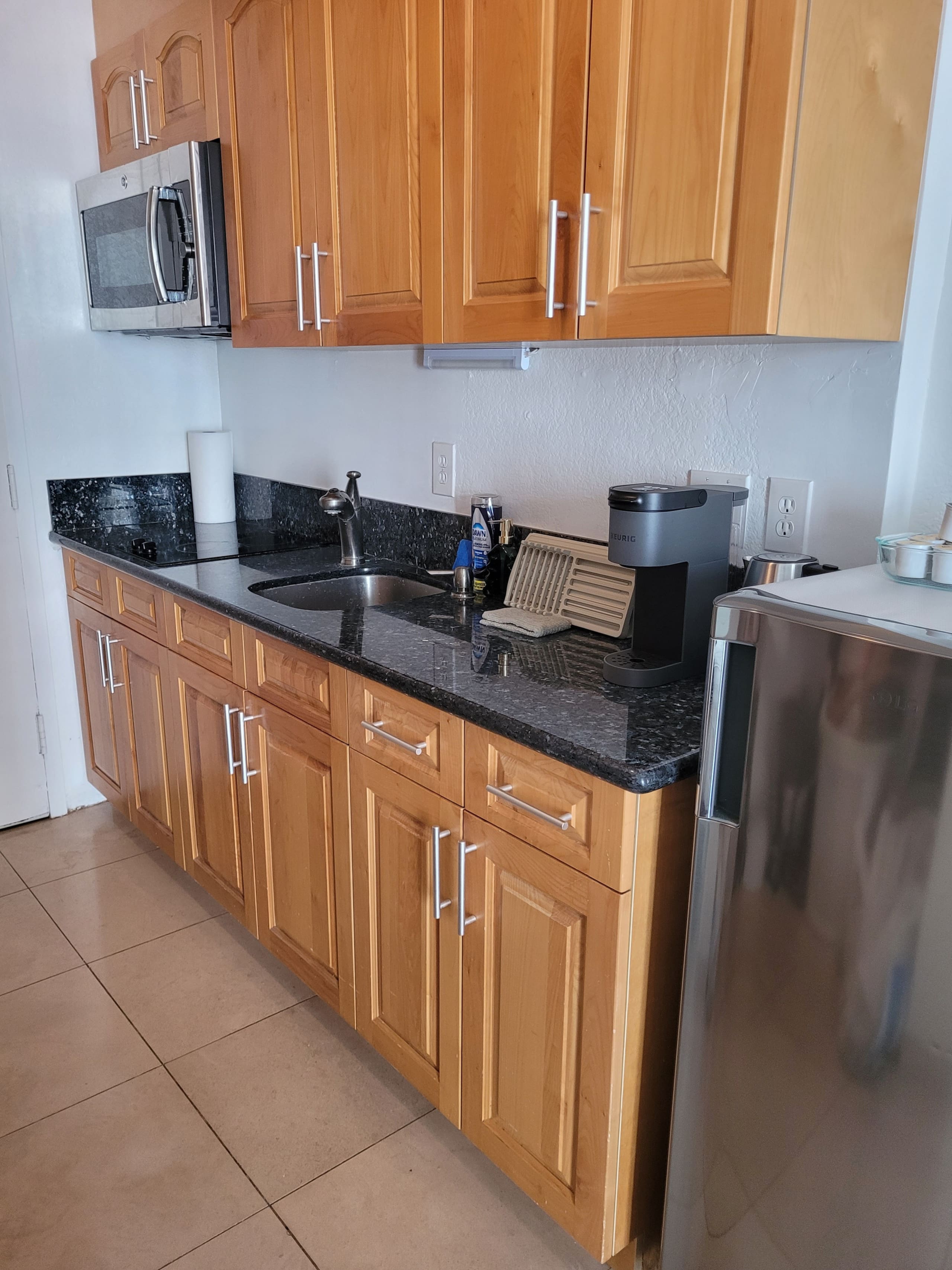 Condo in Honolulu · ★4.97 · Studio · 2 beds · 1 private bath - Image 11