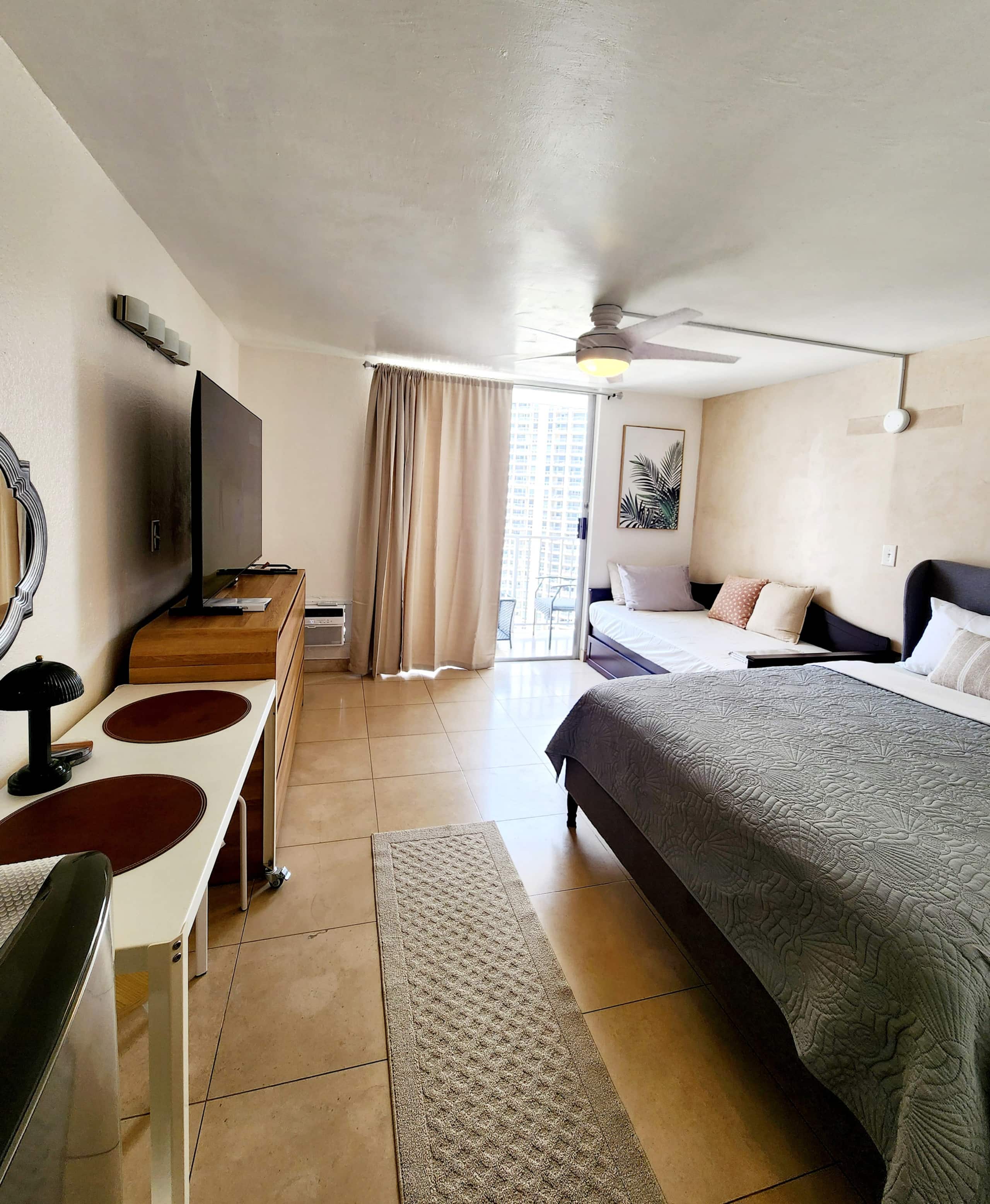 Condo in Honolulu · ★4.97 · Studio · 2 beds · 1 private bath - Image 7