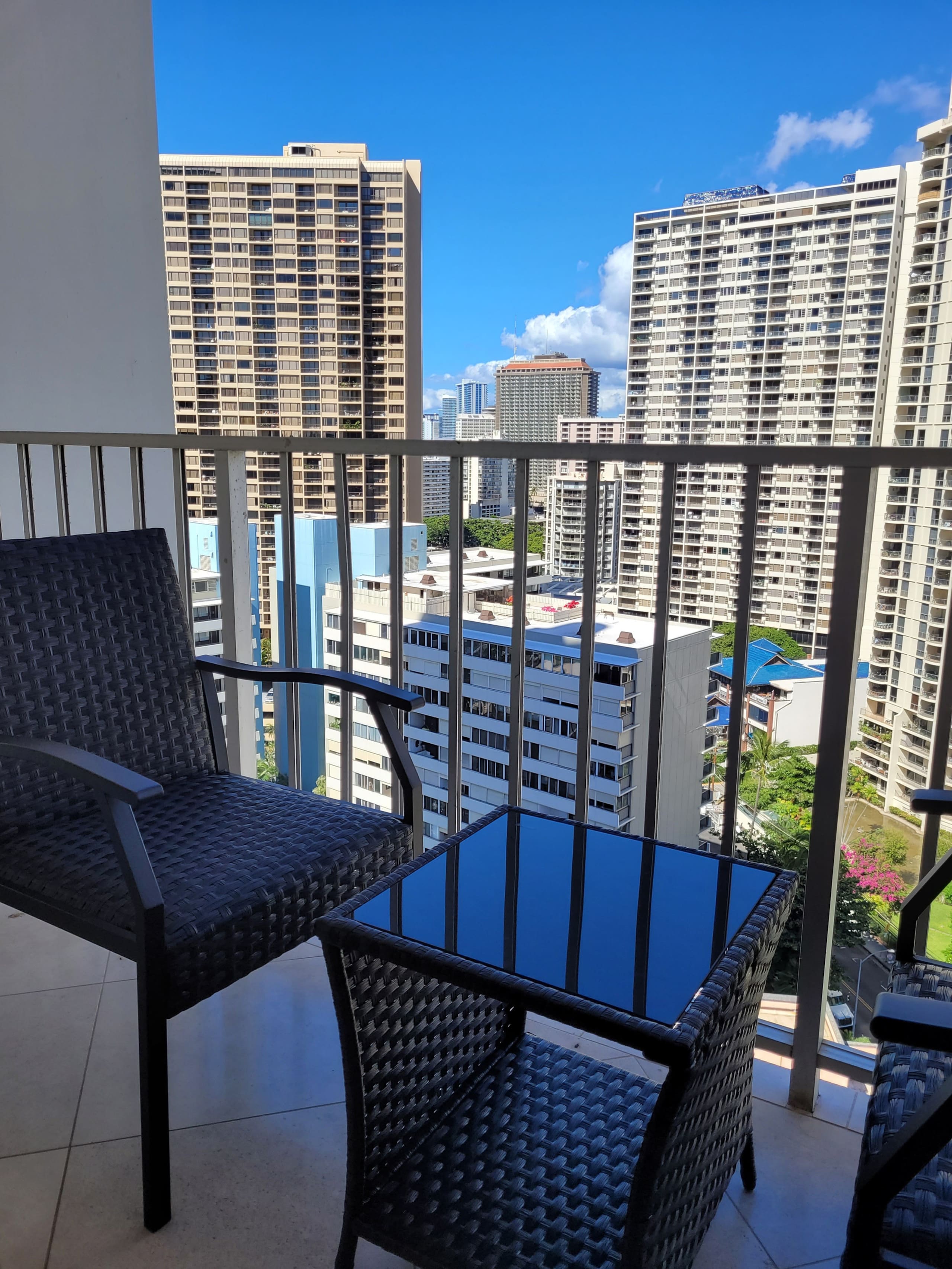 Condo in Honolulu · ★4.97 · Studio · 2 beds · 1 private bath - Image 23