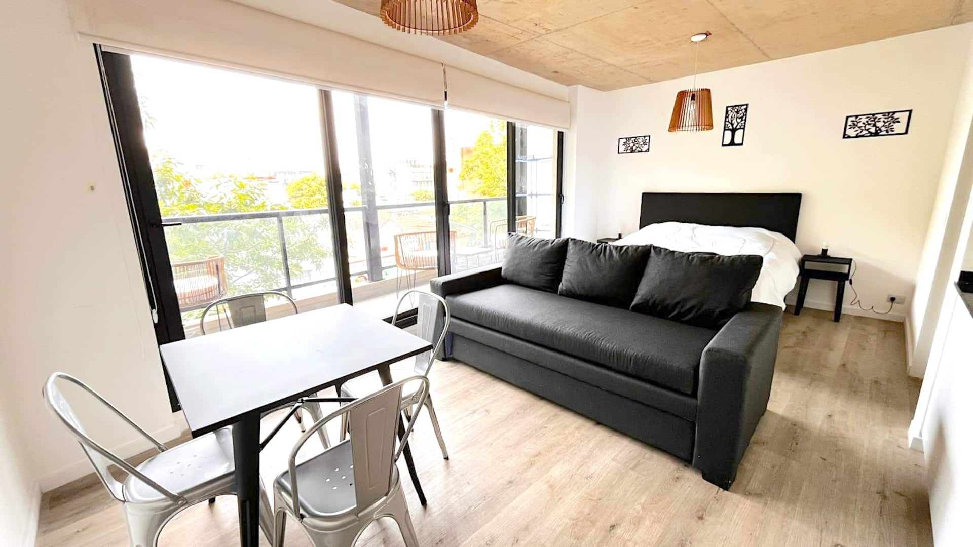 (Q3b) New and bright studio in Nuñez for 4