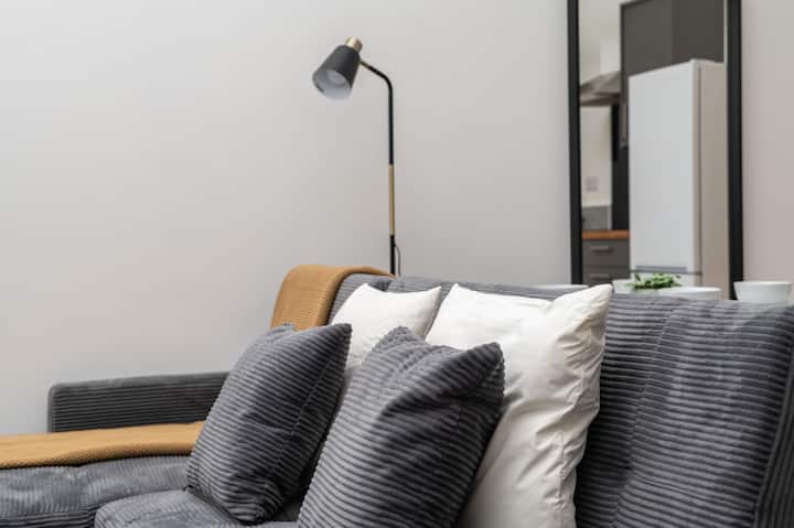 Cosy Mezzanine Flat In The Heart Of Northampton - Northampton