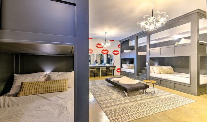 Bonus room- perfect for large groups! 8 total queen beds!