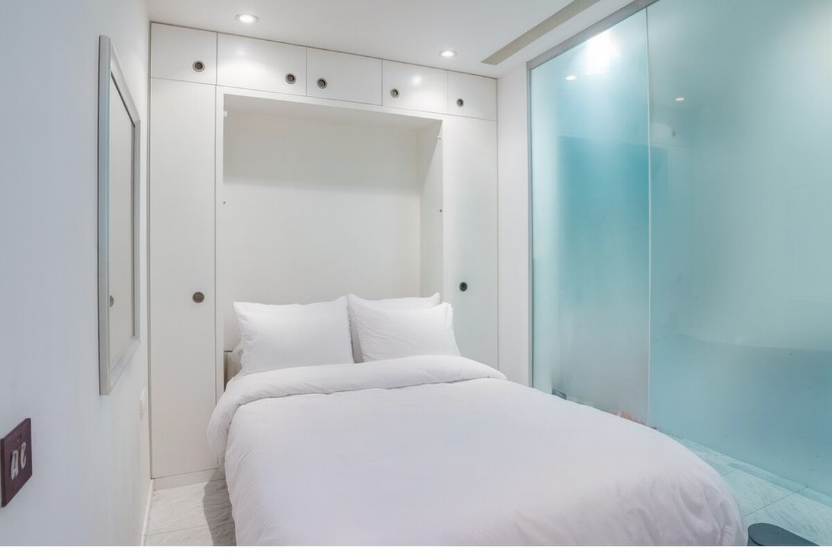 Luxury 2BR Between DIFC & Downtown | Skyline View