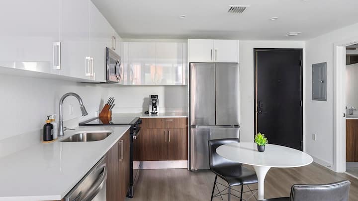 Landing | Chic Studio, Game Room, Yoga Studio - Miami, FL