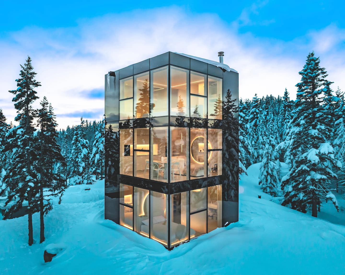 Black Mirror: une retraite de verre au-dessus des montagnes