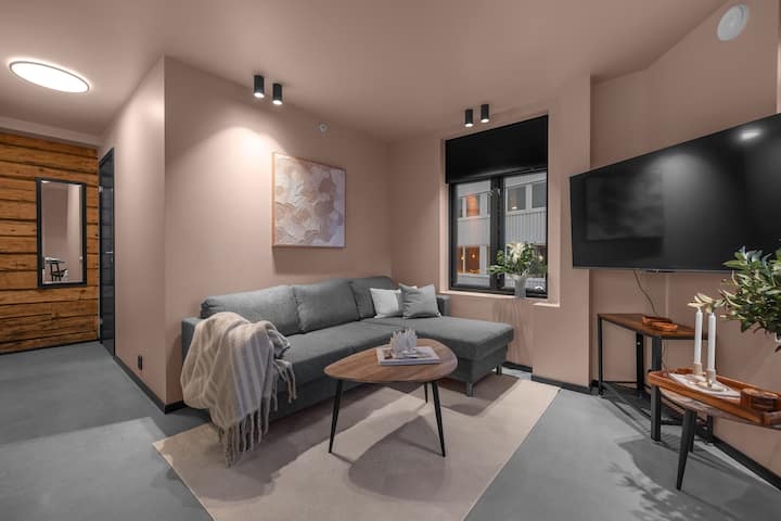 City Center Apt - 2 Steps From Main Street! - 特羅姆瑟