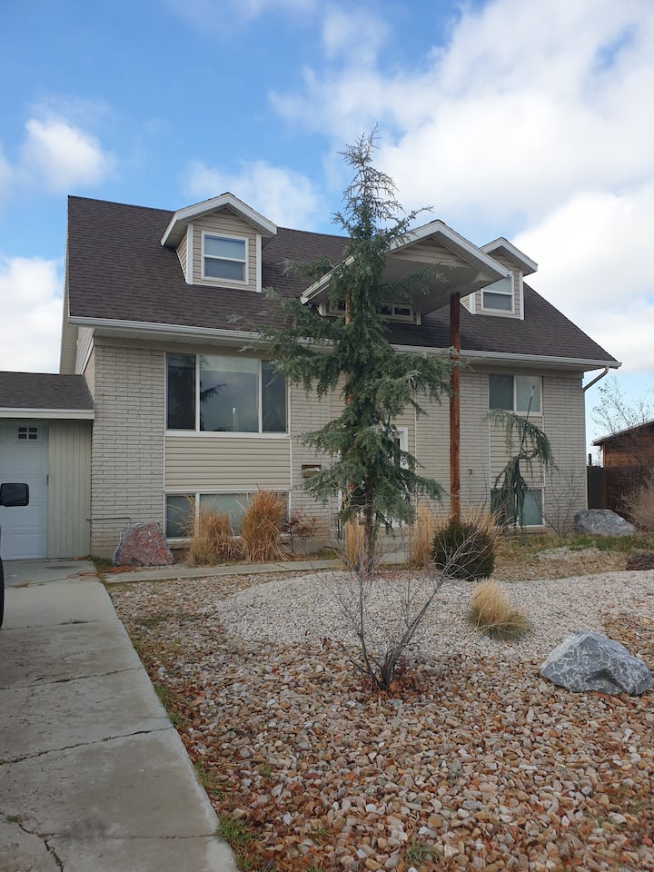 Completely Renovated Sandy Home With Great View - Sandy, UT