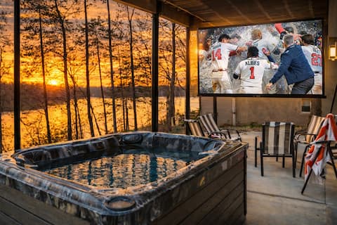 Top Airbnb: Hot Tub Game Rm Outdr Movies Deep Water Dock in Gumlog