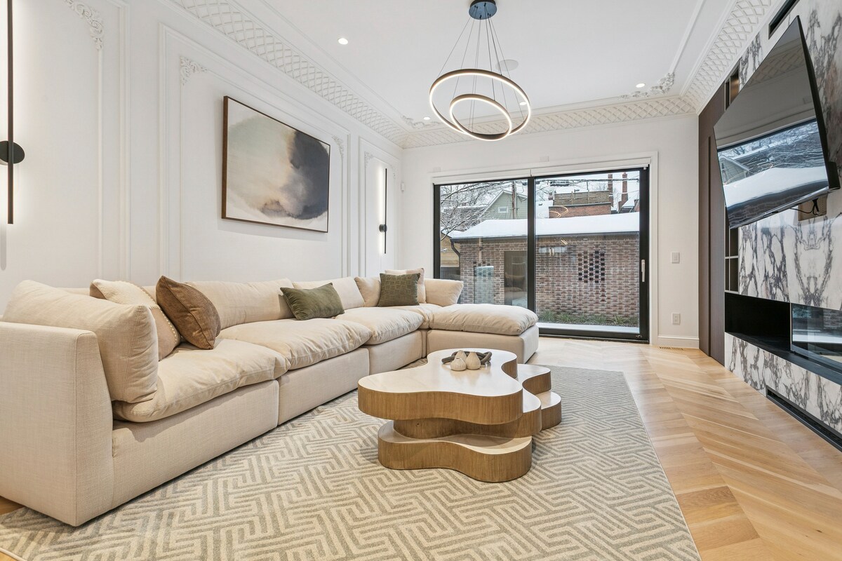 Picture of Luxury Home DT 4bed5bath | Parking | Sauna | Gym - Flats for Rent in ...