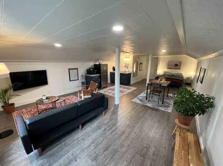 The Red Pine Loft - Michigan