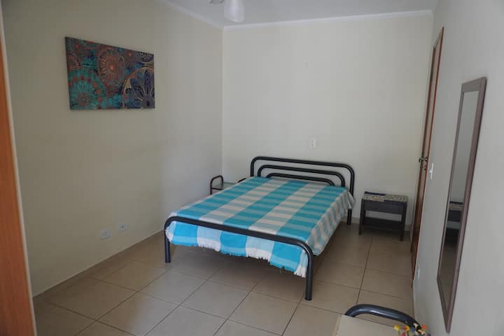 Апартман со 1 брачен кревет, вентилатор на таванот и клима-уред