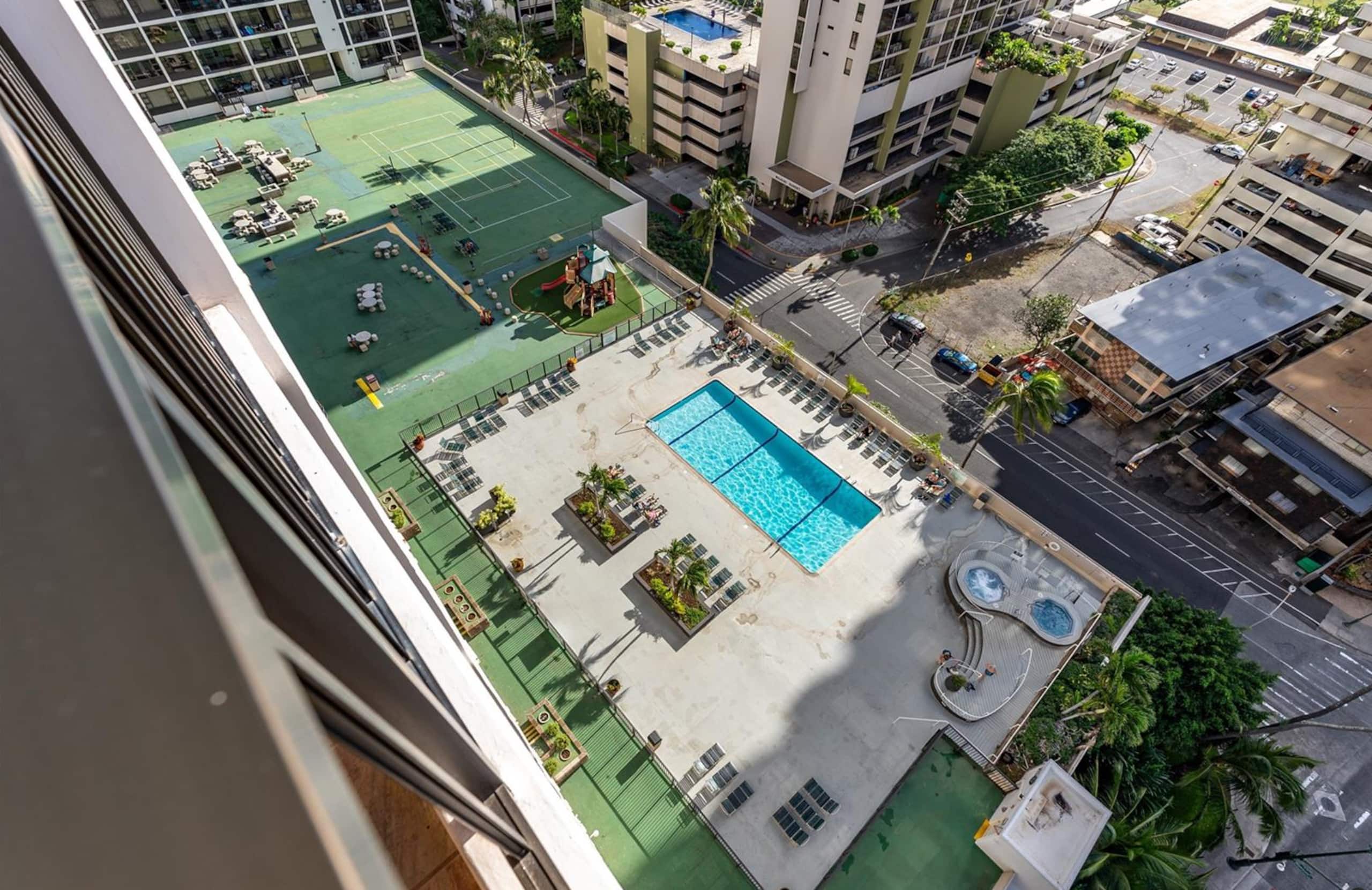 Dream Waikiki Apt Free Parking 1 Block from Beach - Image 23