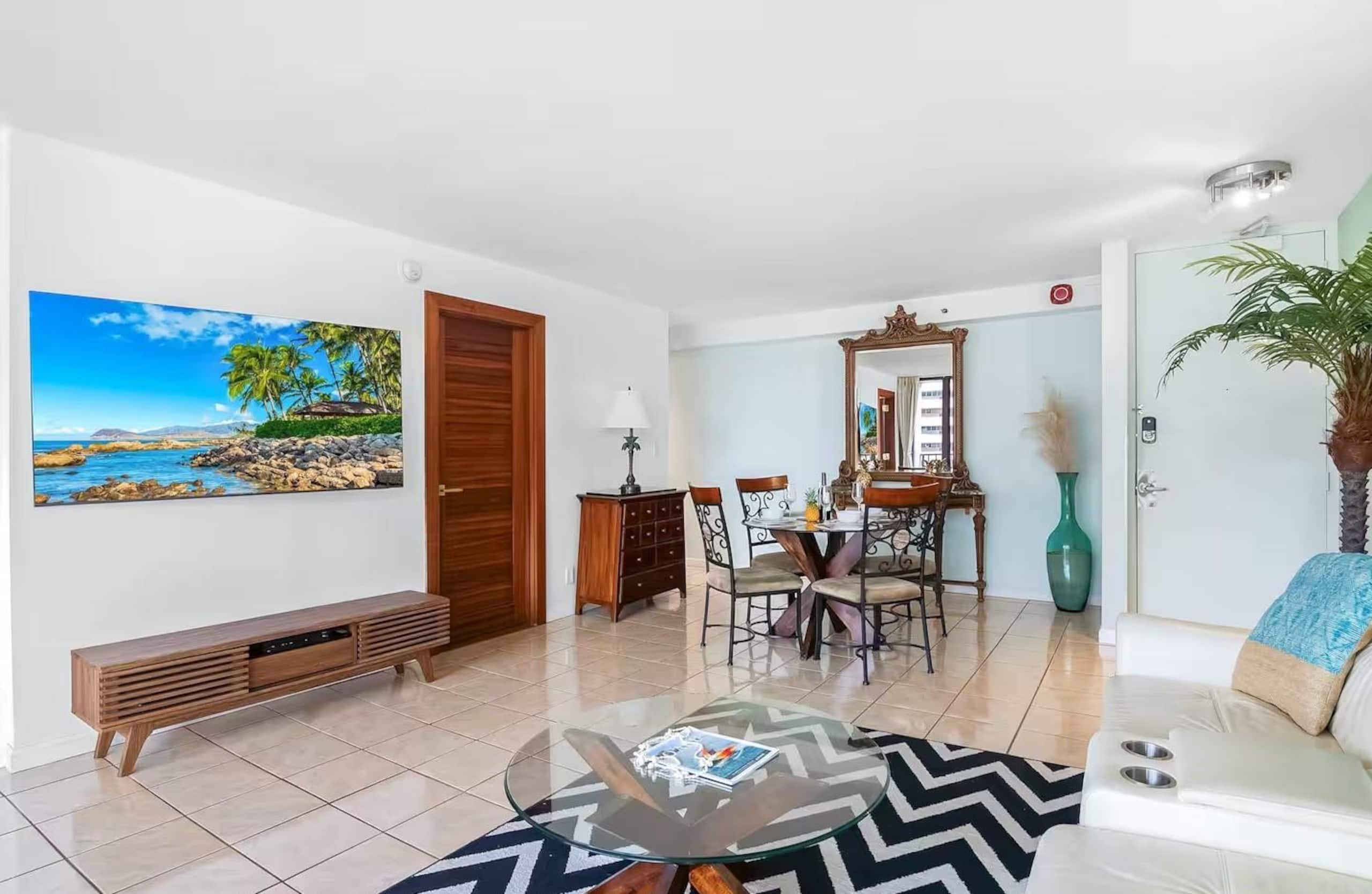 Dream Waikiki Apt Free Parking 1 Block from Beach - Image 4