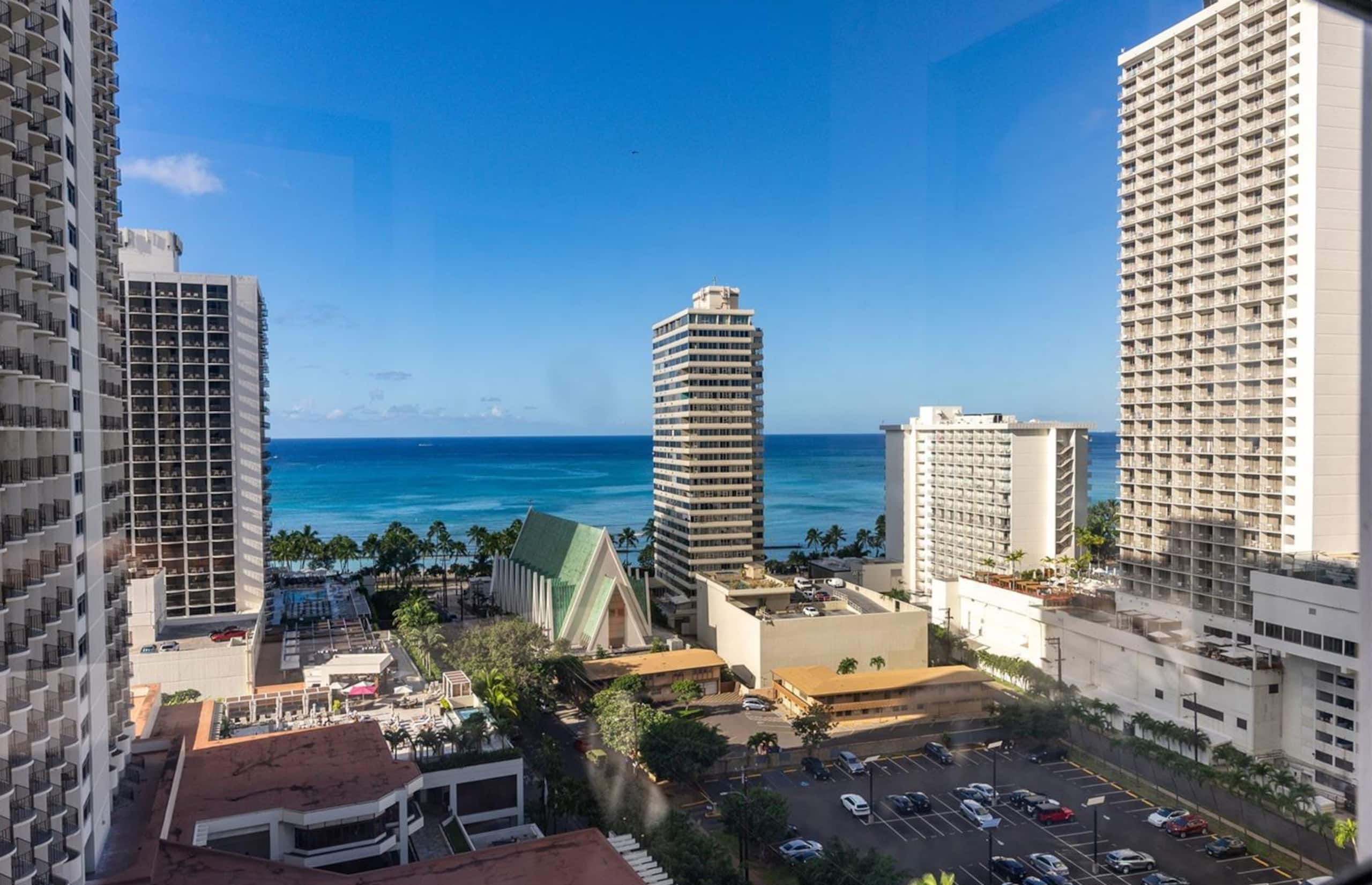 Dream Waikiki Apt Free Parking 1 Block from Beach - Image 19
