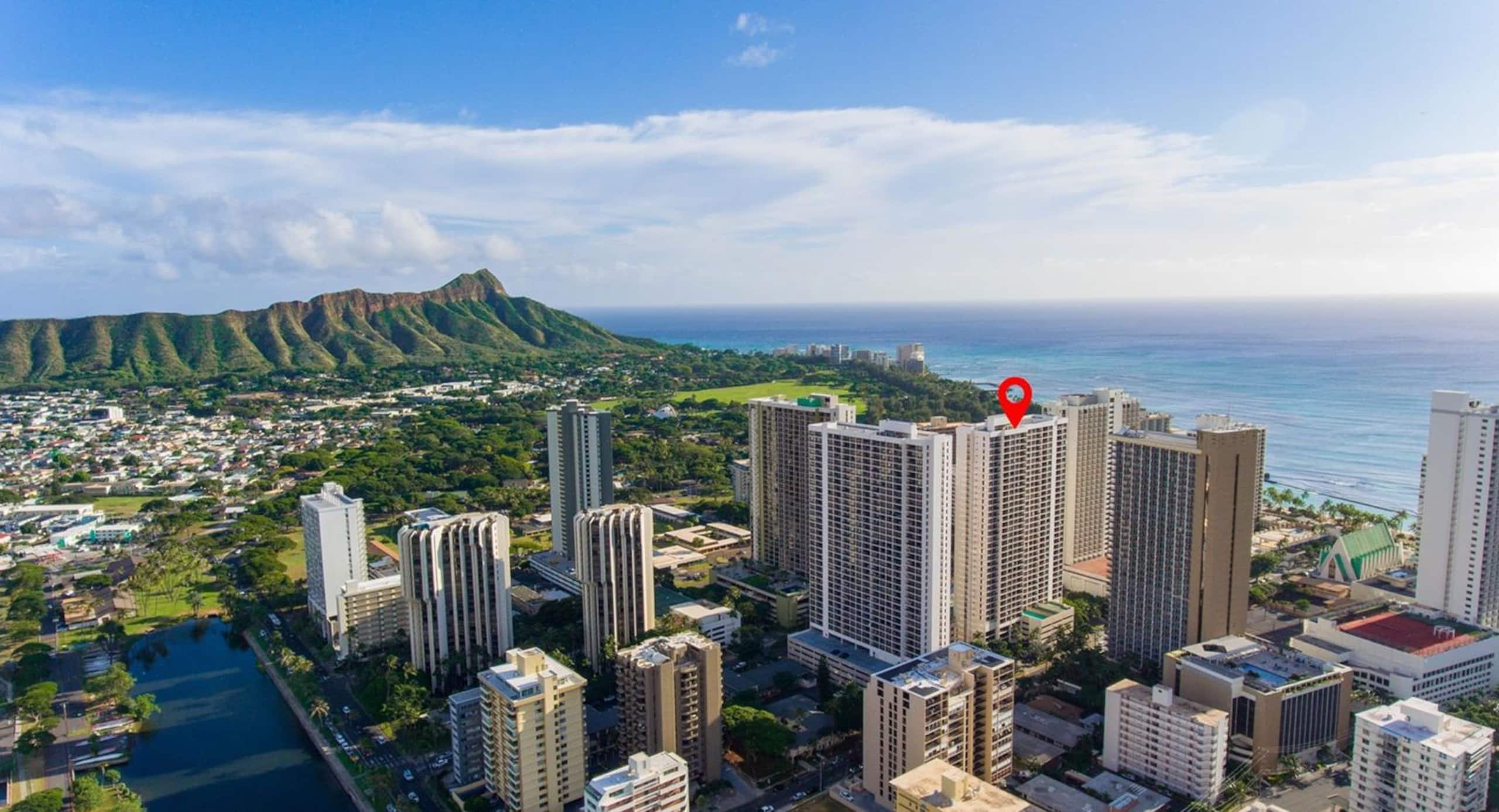 Dream Waikiki Apt Free Parking 1 Block from Beach - Image 17