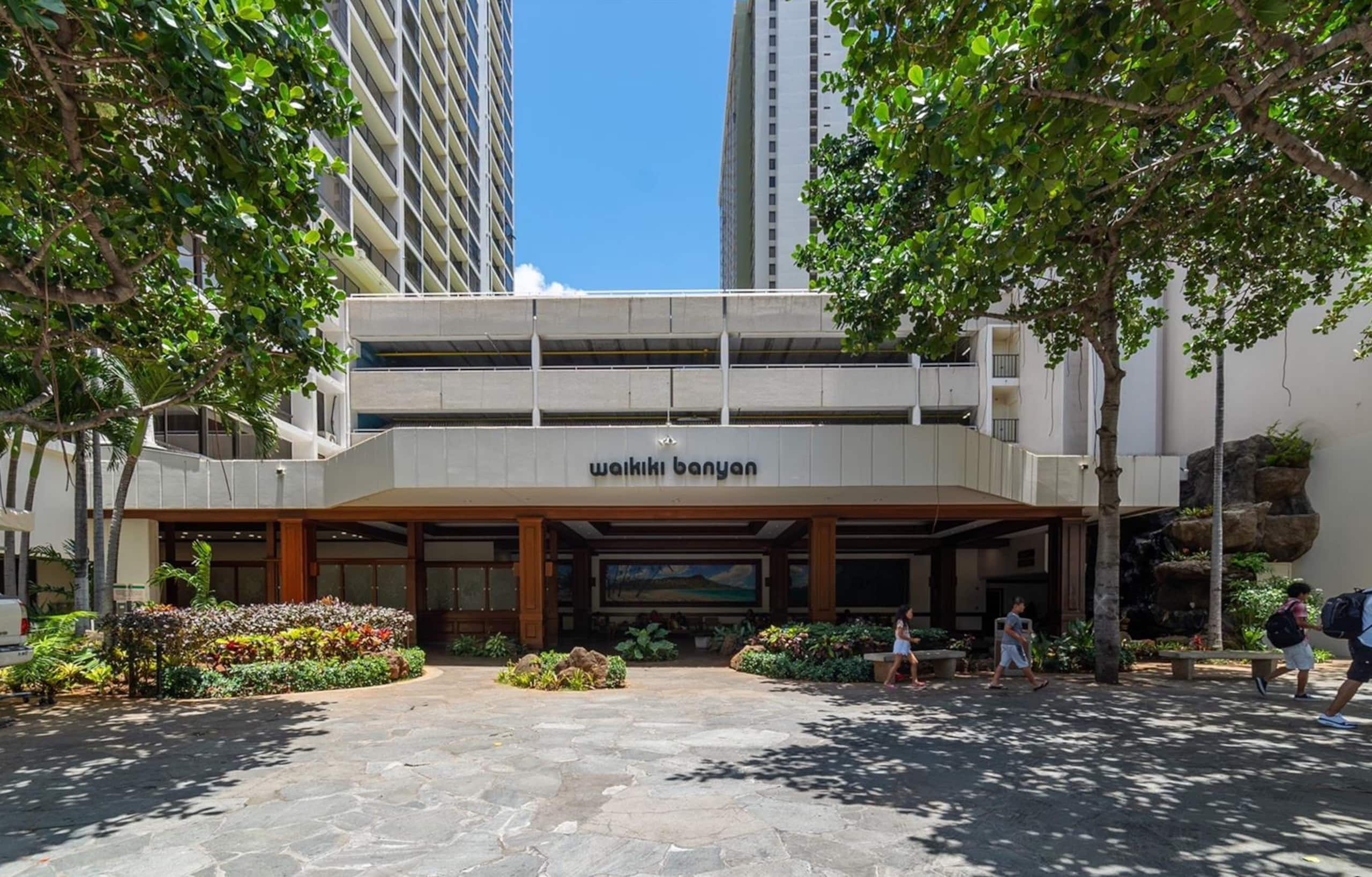 Dream Waikiki Apt Free Parking 1 Block from Beach - Image 21