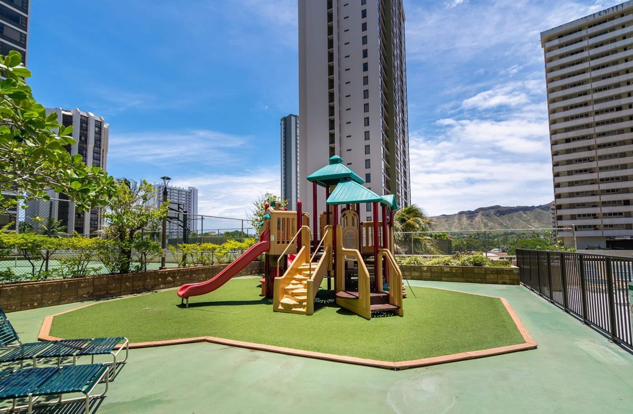 Dream Waikiki Apt Free Parking 1 Block from Beach - Image 22