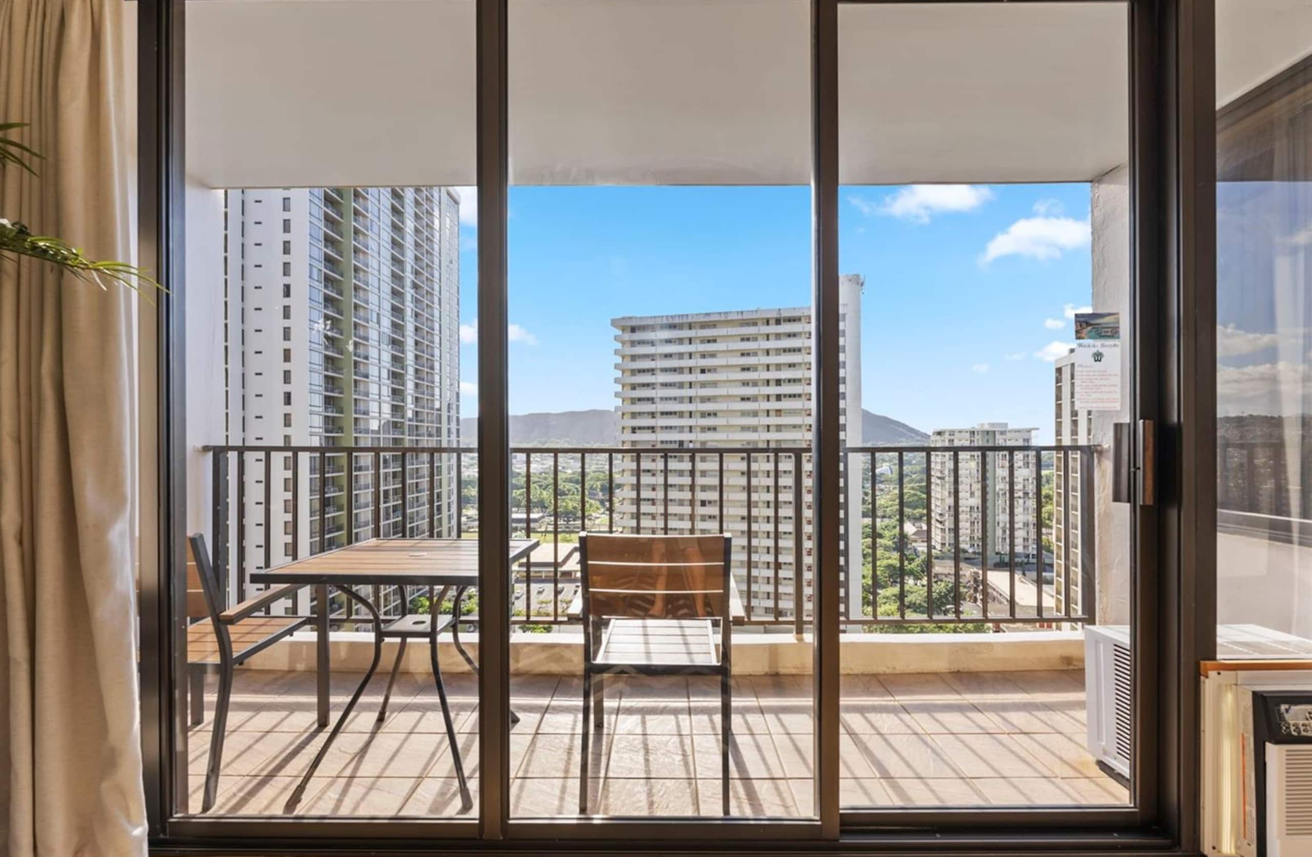 Dream Waikiki Apt Free Parking 1 Block from Beach - Image 16