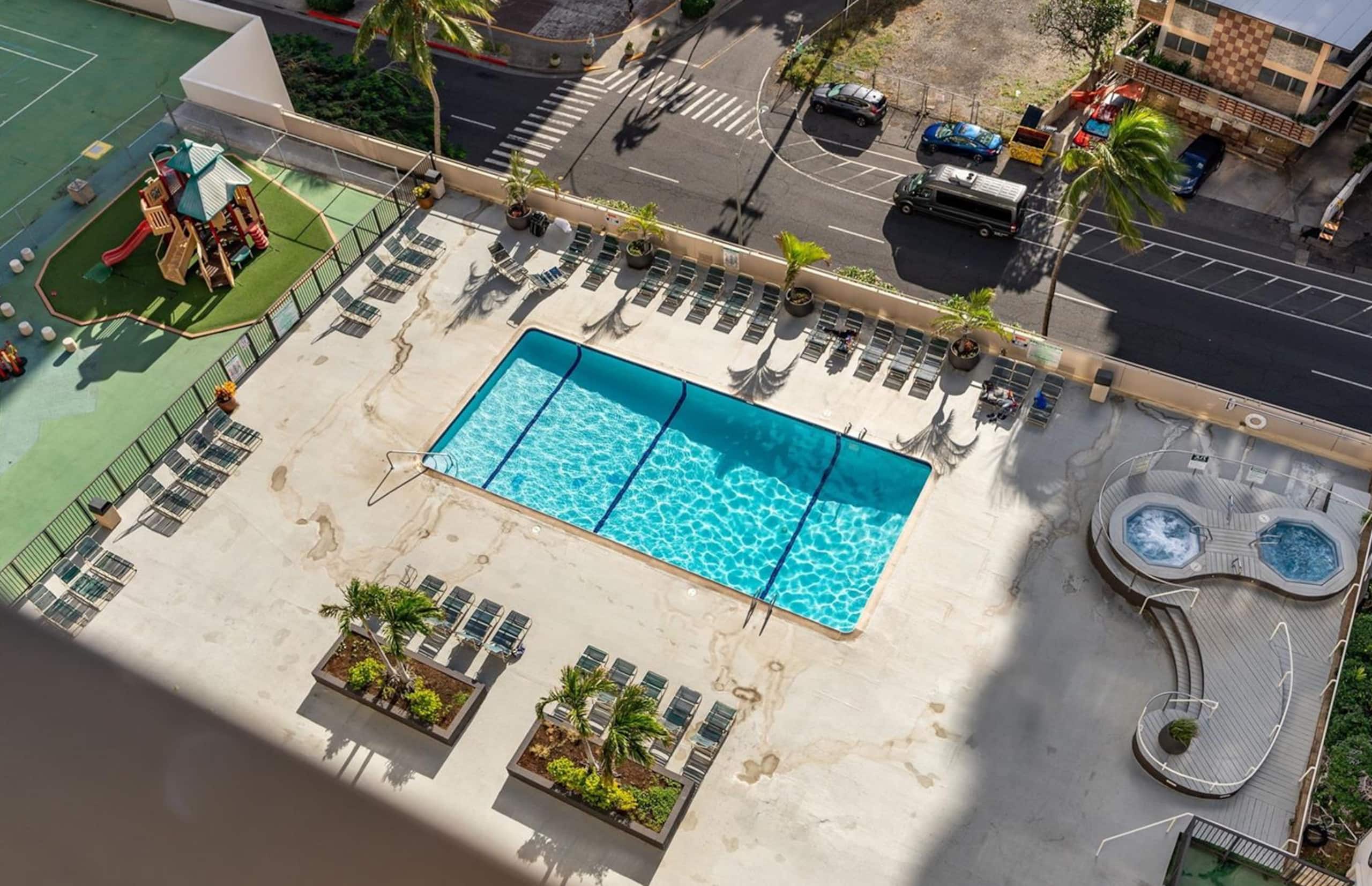 Dream Waikiki Apt Free Parking 1 Block from Beach - Image 24