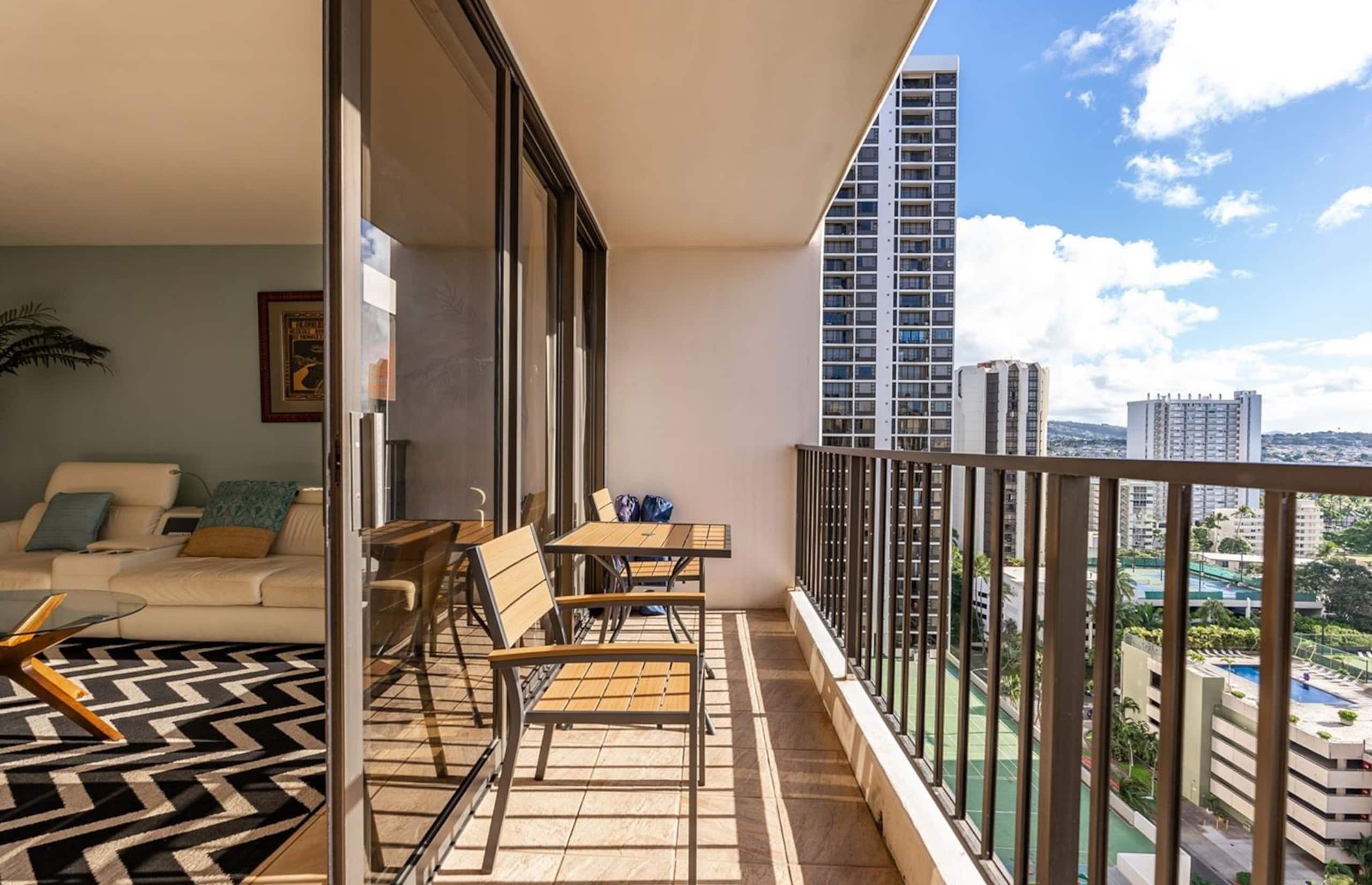 Dream Waikiki Apt Free Parking 1 Block from Beach - Image 15