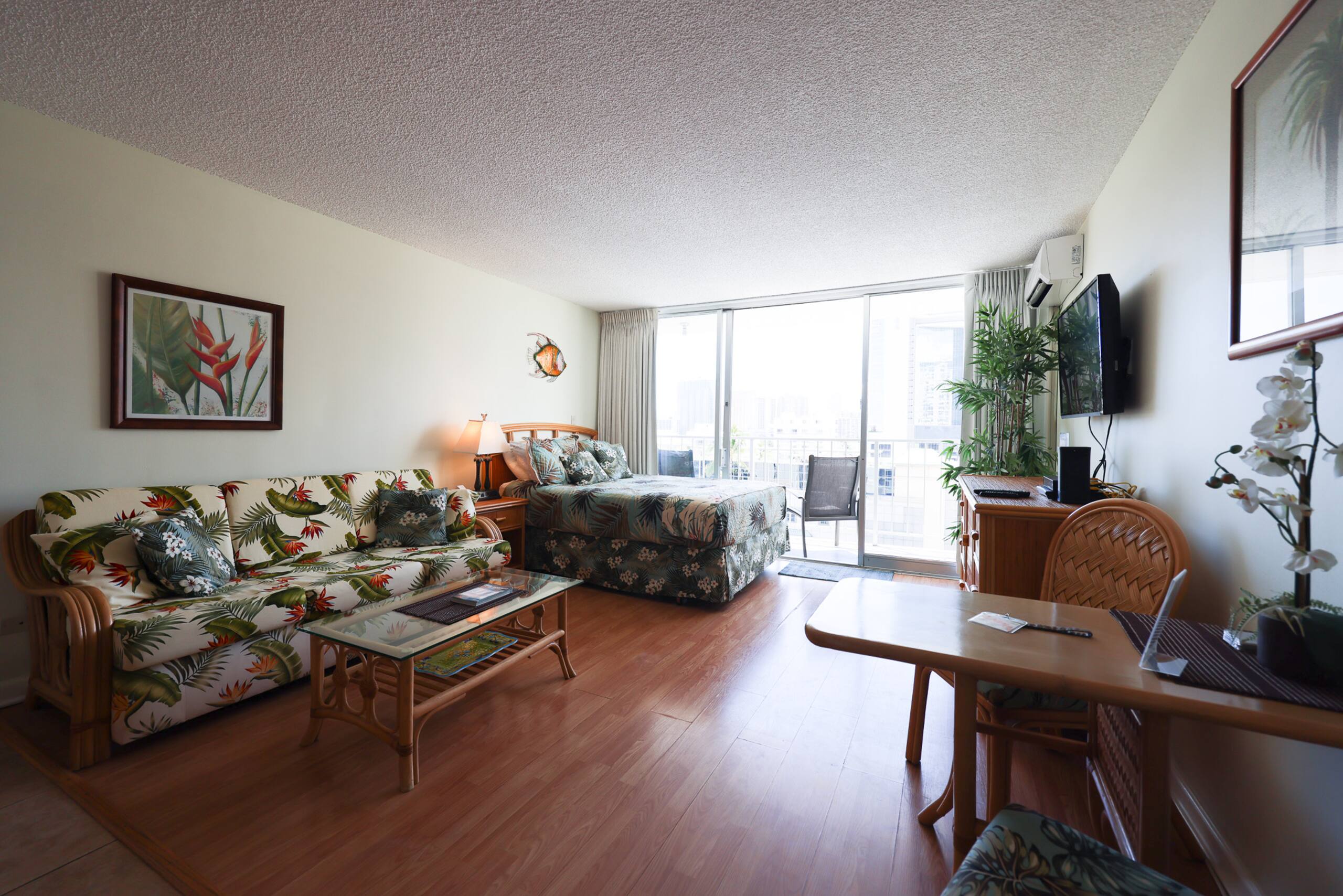 Condo in Honolulu · ★5.0 · Studio · 2 beds · 1 bath - Image 17