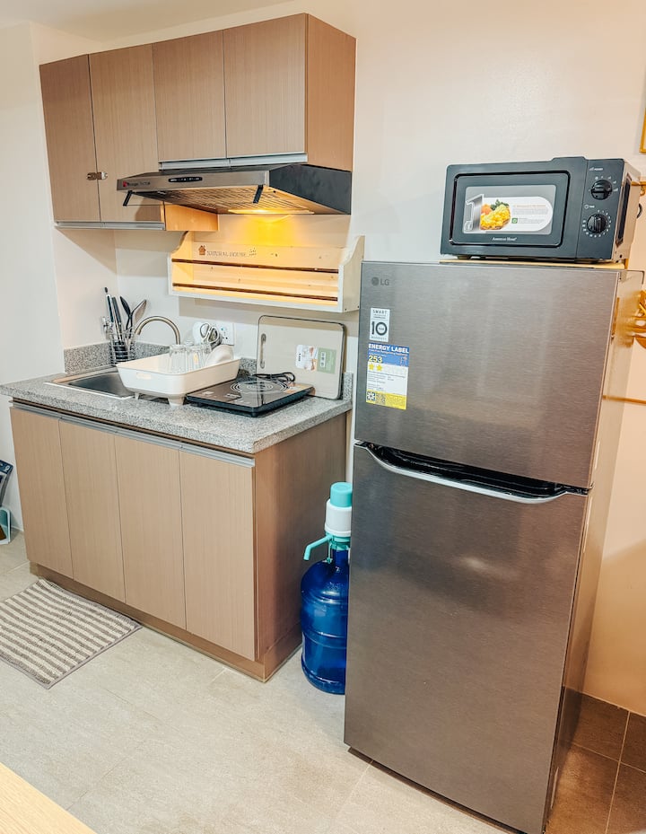Cozy 1012 Big Tv + Netflix + 200mbps - Cebu City