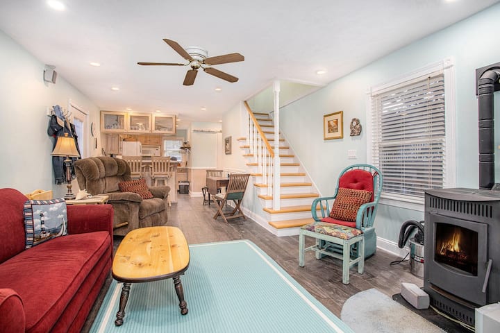 The Cozy Lake Cottage - Hastings, MI