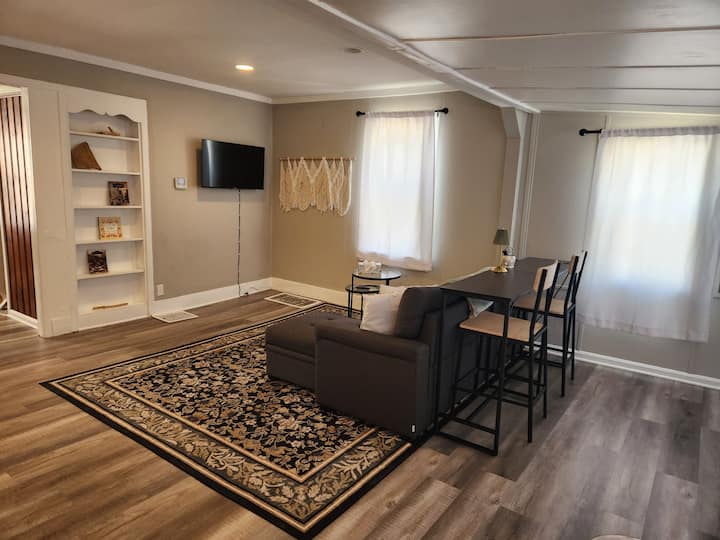 Cozy Cottage, Dog Friendly. Minutes From Downtown! - Cleveland, OH
