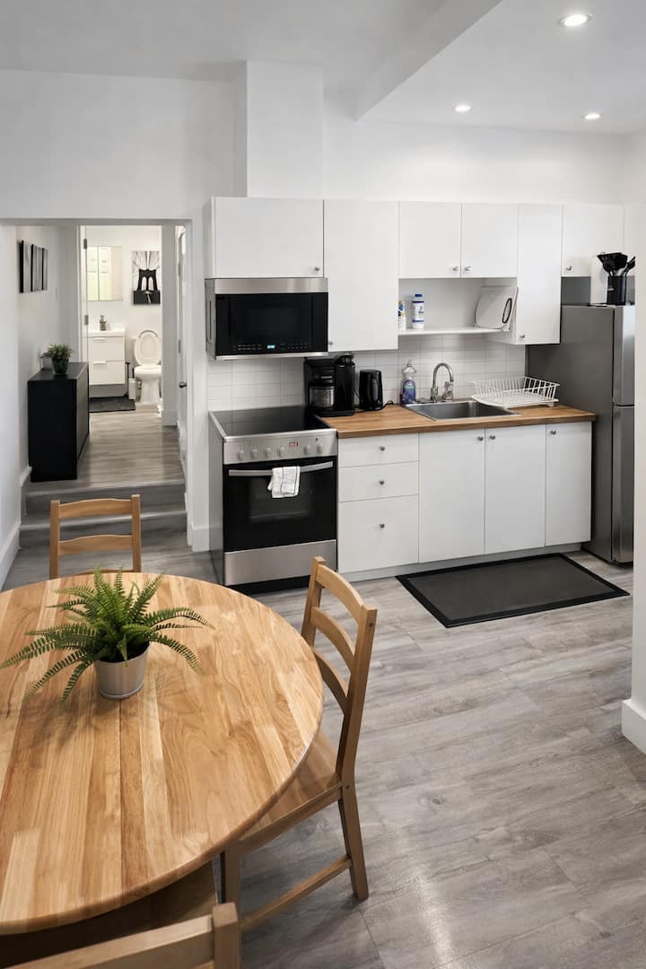 Urbanvogue | Trendy 1br, 2 Beds By Mall - Hamilton