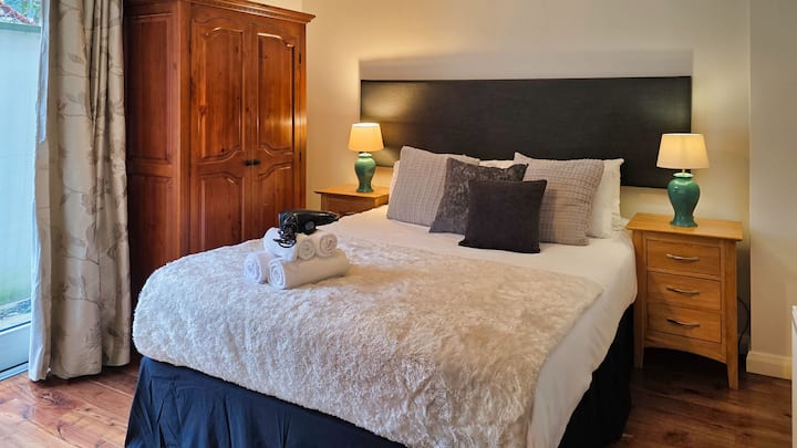 Stylish 2-bed Designer Mews With Roof Terrace - Dublin