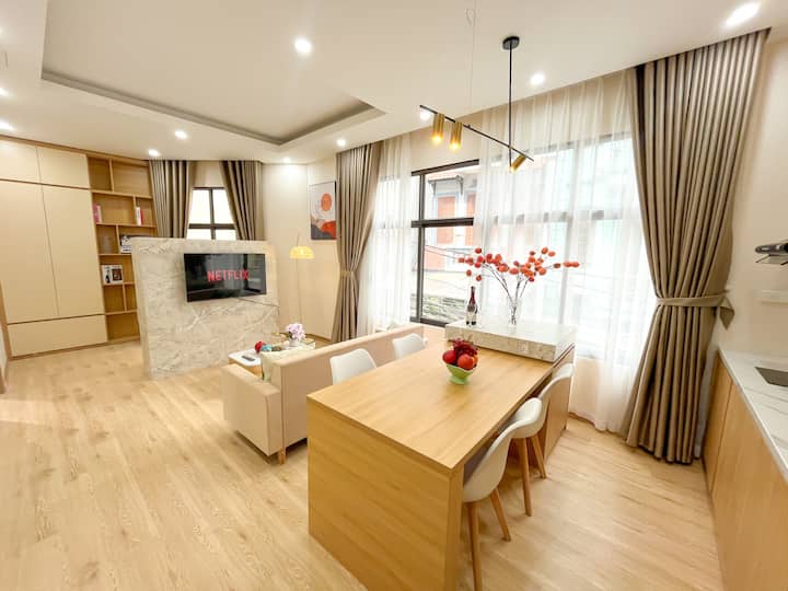 Elegant 1br, Full Amenities, Steps To West Lake - Hanoi