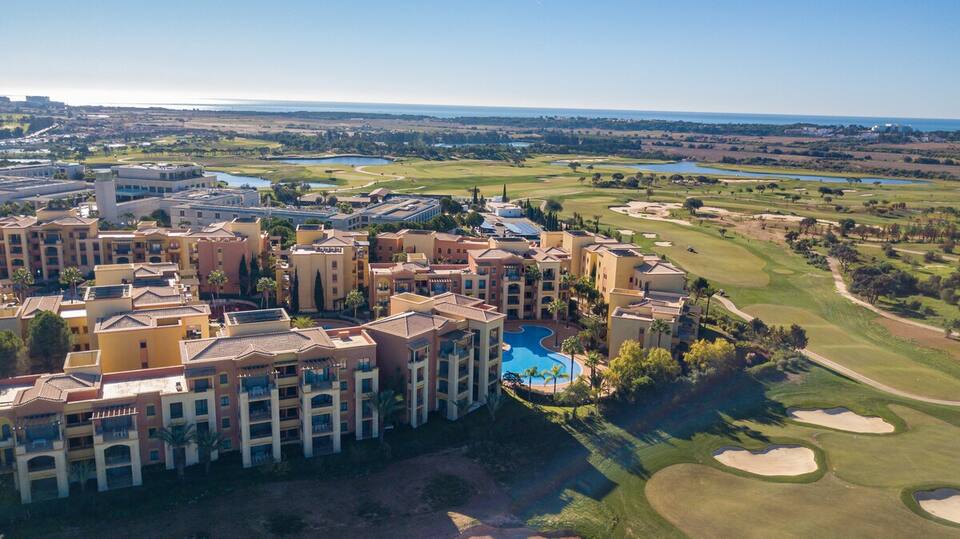 A resort flat on the edge of a Vilamoura course, Quarteira, Algarve, Portugal, photo 2 of 10