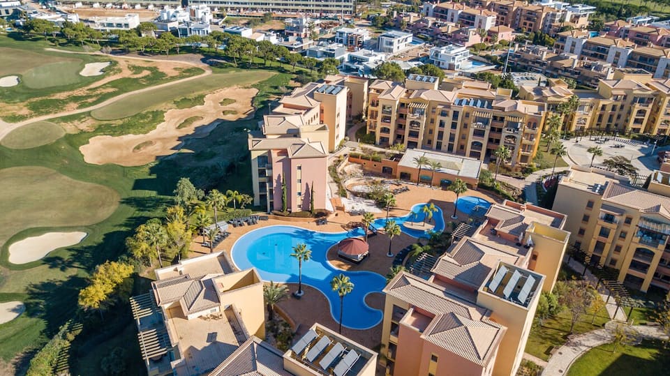 A resort flat on the edge of a Vilamoura course, Quarteira, Algarve, Portugal, photo 4 of 10