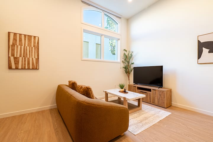 Modern King 1b1b｜pool & Spa｜smart 4k Tvs All Room - La Verne, CA