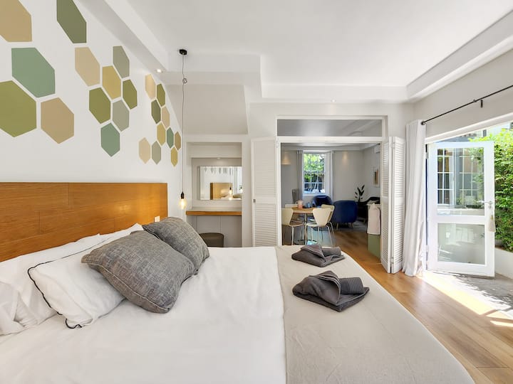 Chic Kloof Street Studio • Balcony + A/c - Cape Town