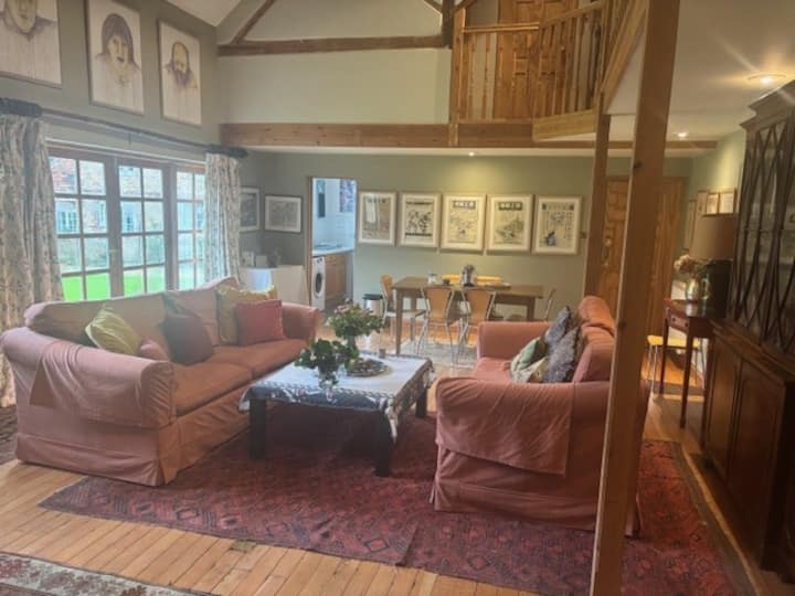 Four Bedroom Country Cottage - Godalming