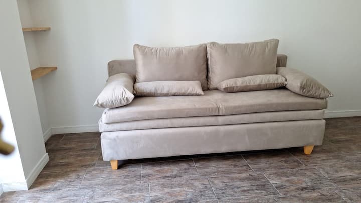 Apartamento de dois ambientes com 1 quarto mobiliado em Coghlan