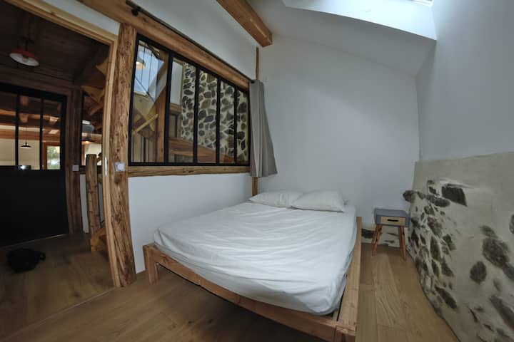 Mali apartman s privatnom kupaonicom, krevet 140 x 190