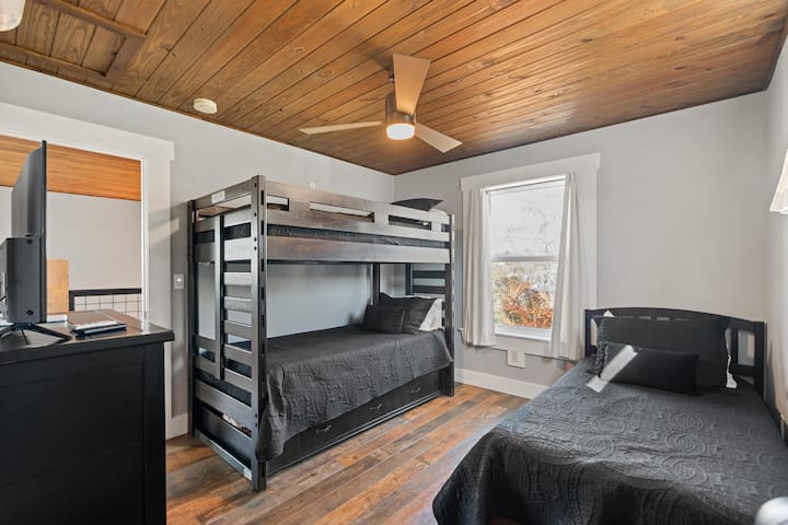 Bunk beds and trundle beds with smart tv 