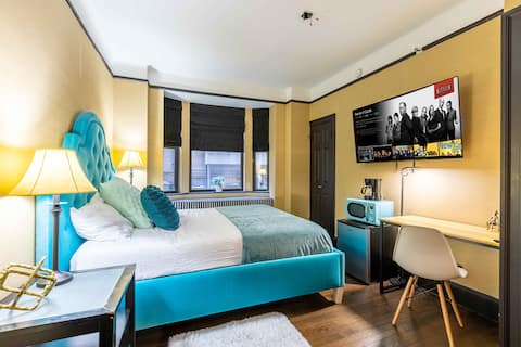 Top Airbnb: Manhattan Studio 5 Minutes to Times Square in Midtown Times Square