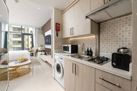 Popular Airbnb listing: Splendid Palm Stay, infinity pool & private beach in Palm Jumeirah