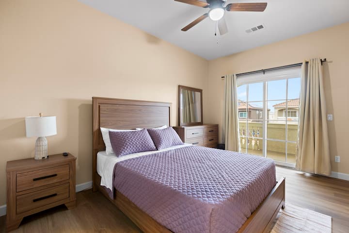 Bedroom 4 - Queen Bed