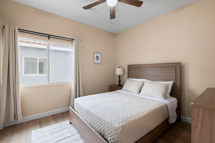 Bedroom 2 - Queen Bed