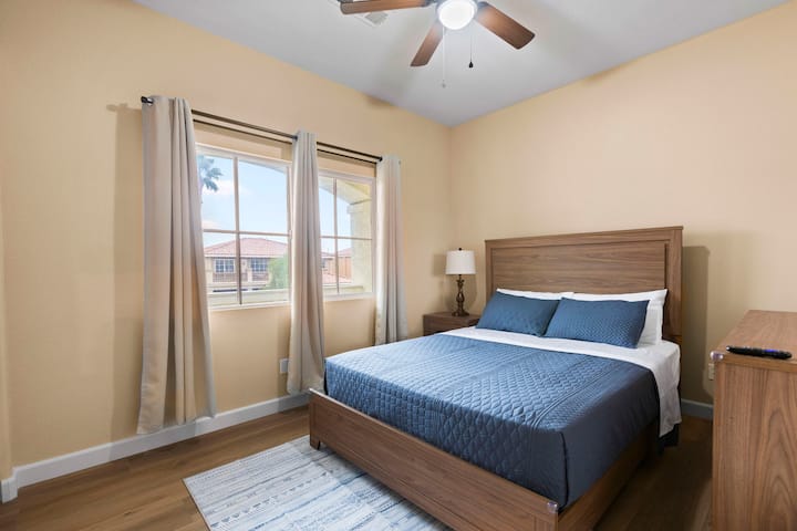 Bedroom 3 - Queen Bed