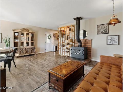 Top performing Airbnb: Spacious, Great Views, Big Deck in Prescott