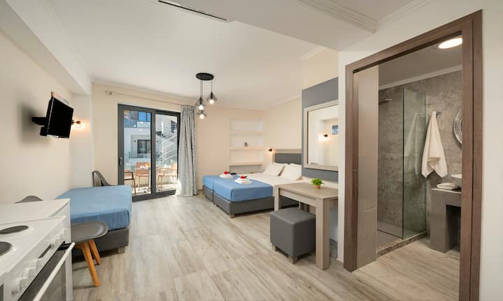 Suita Pnoe buzë plazhit | HotelPraxis Group