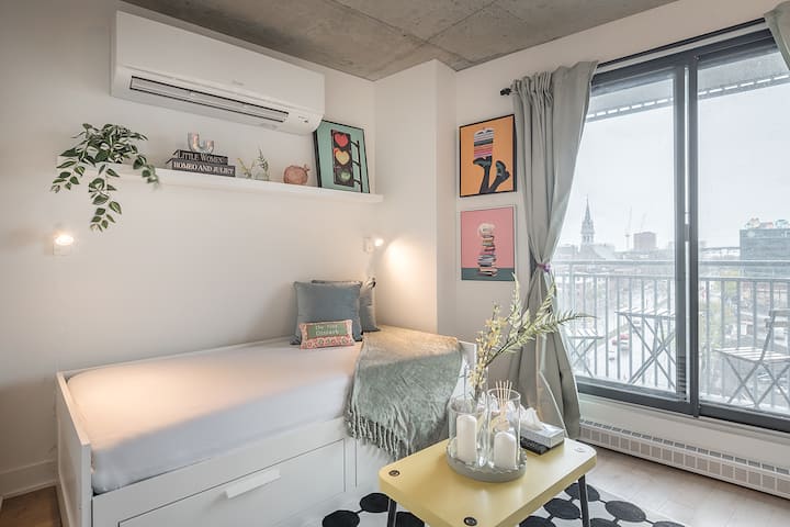 Modern Montréal Studio • Elegant Retreat - Montreal
