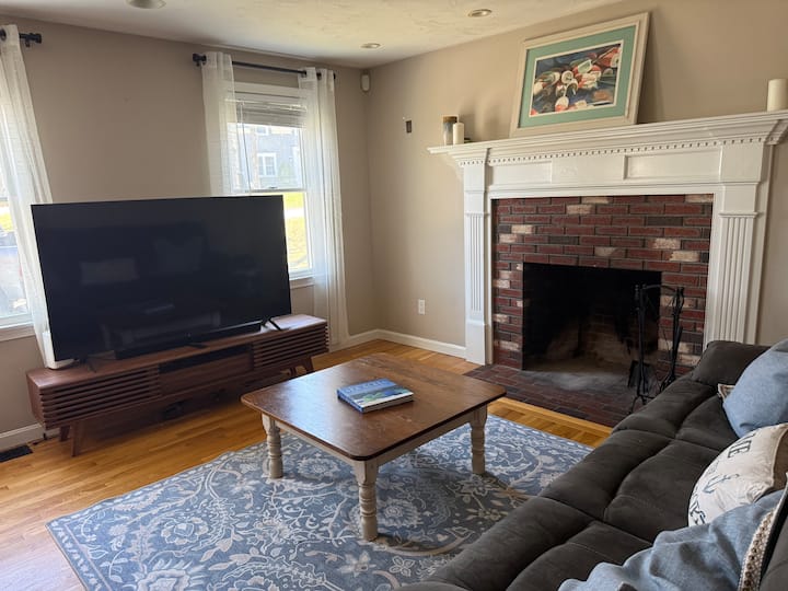 Charming Cummaquid Heights Home With A Pool - Barnstable, MA