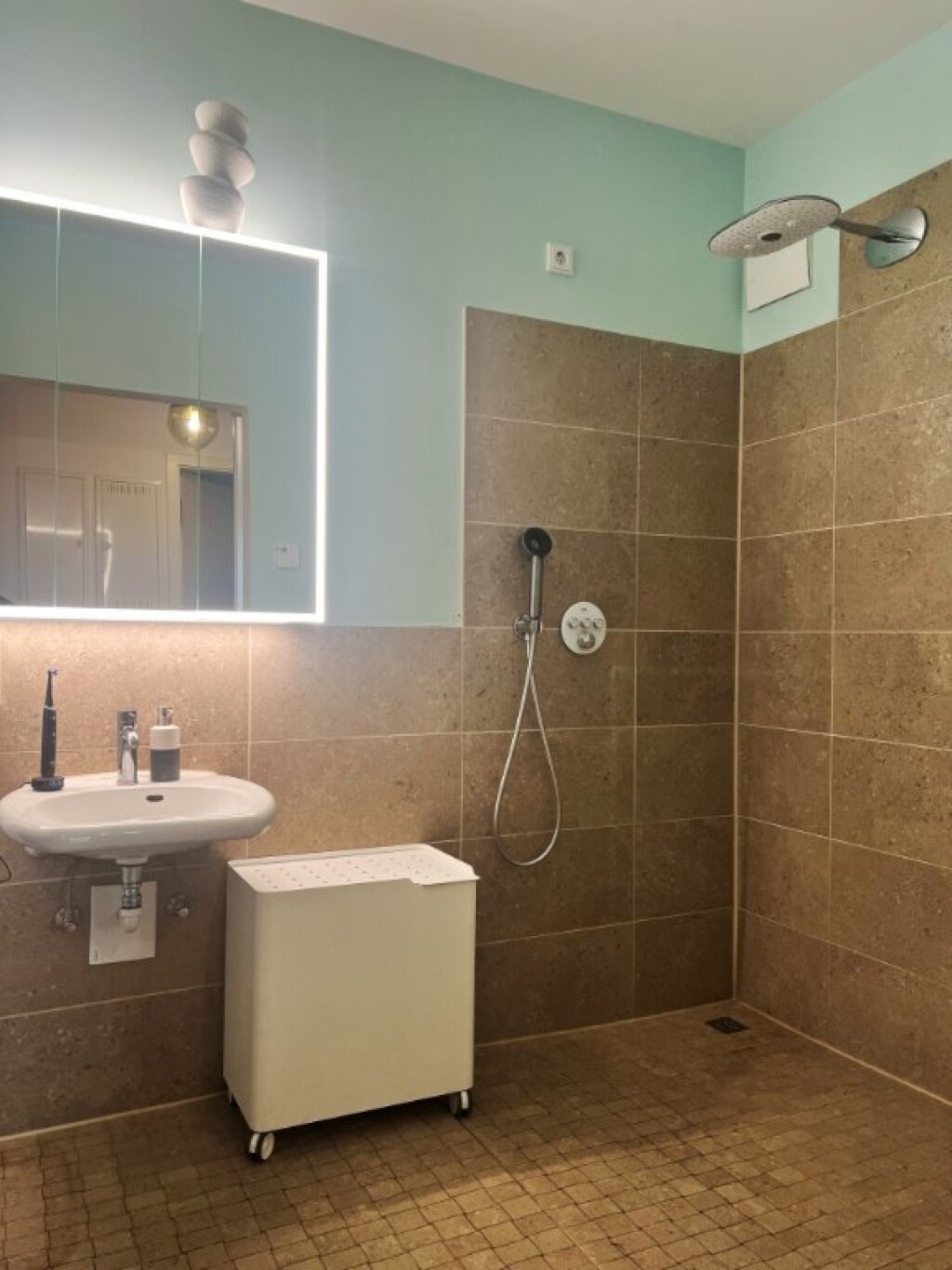 Affordable 4-room apartment of 100 sq.m. m near the canal and park